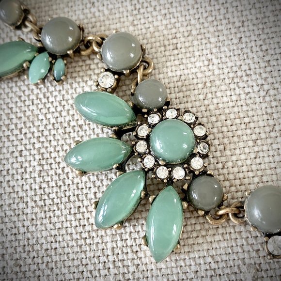 J. Crew Vintage Statement Necklace in Green - Picture 3 of 5